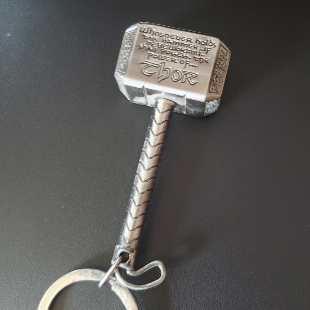 Marvel Thor Mjolnir Hammer key chain - Picture 3 of 5